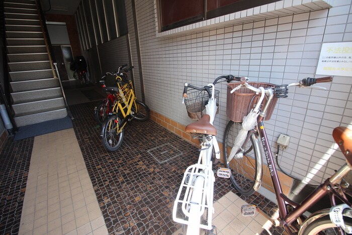 物件外観写真5　(エントランス部分)