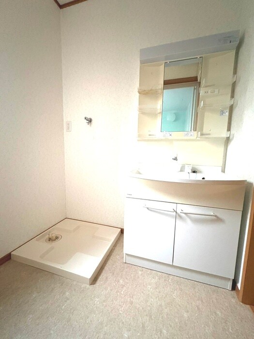 物件内観写真10　(洗濯機置場)