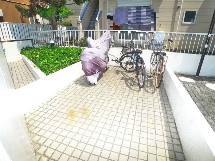 物件外観写真6　(駐輪場)