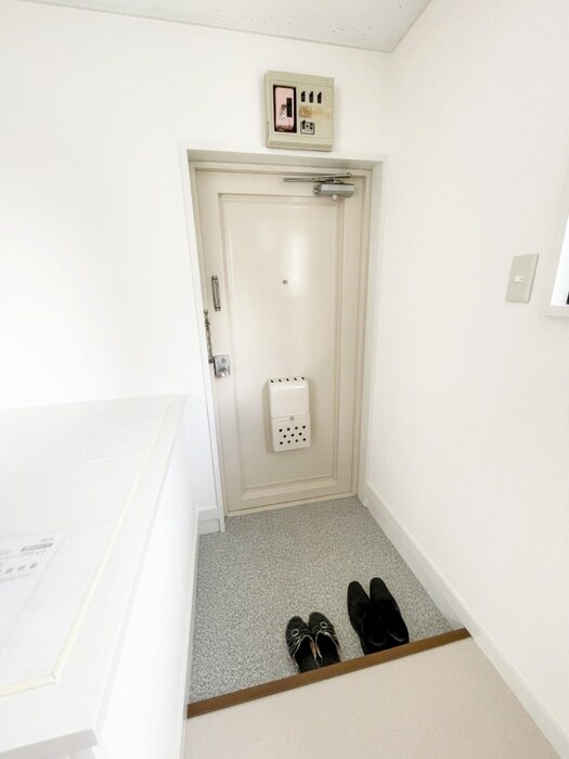 物件内観写真13　(玄関)