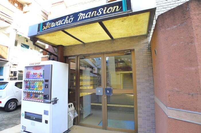 物件外観写真3　(エントランス部分)