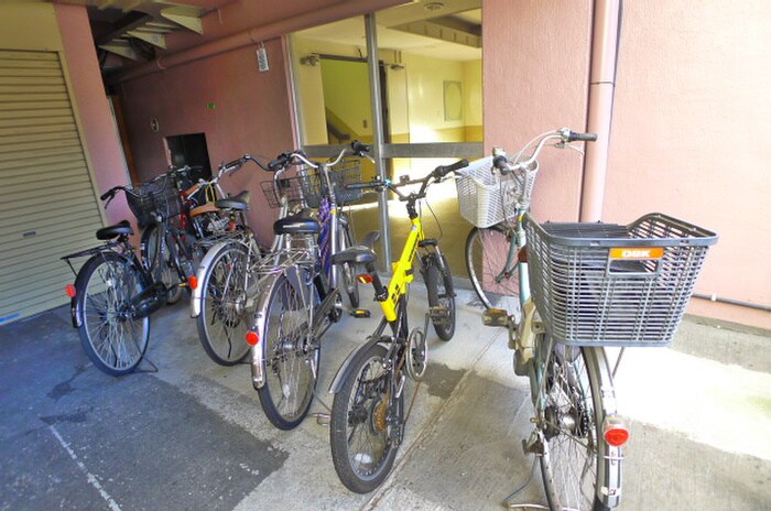 物件外観写真6　(駐輪場)
