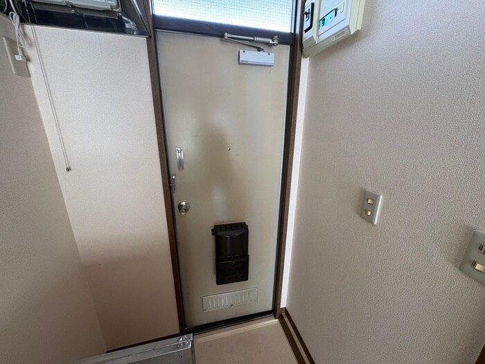 物件内観写真17　(玄関)