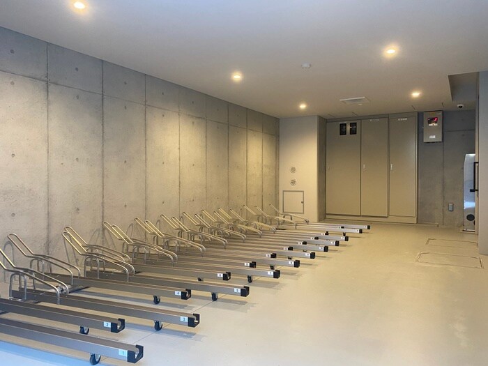 物件外観写真4　(駐輪場)