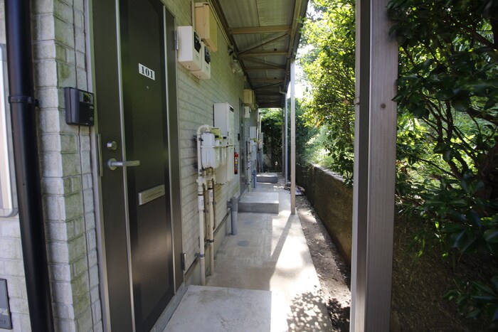 物件外観写真4　(エントランス部分)