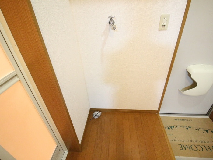 物件内観写真11　(洗濯機置場)