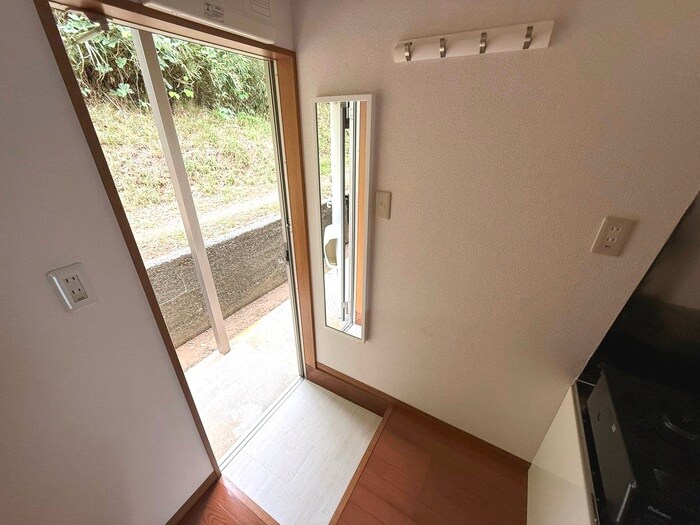 物件内観写真18　(玄関)