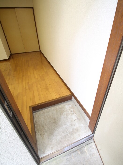 物件内観写真16　(玄関)