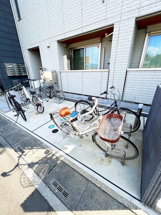 物件外観写真5　(駐輪場)