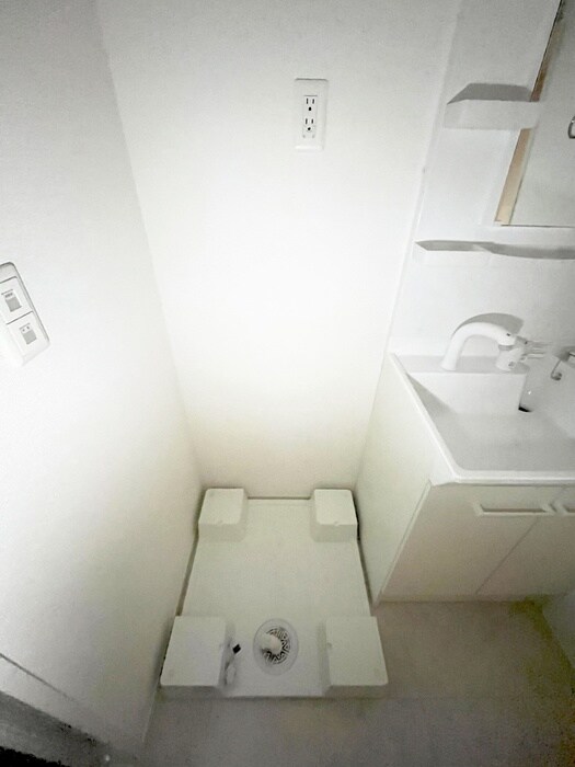 物件内観写真15　(洗濯機置場)