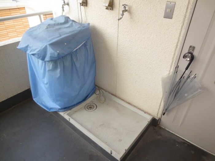 物件内観写真16　(洗濯機置場)
