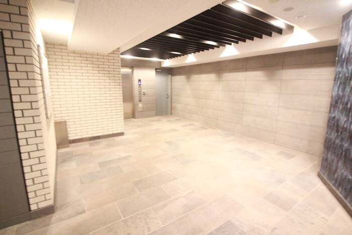 物件外観写真5　(エントランス部分)