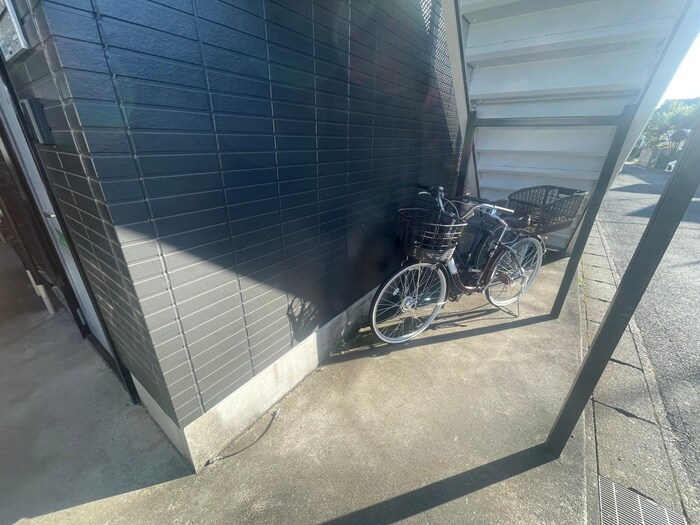 物件外観写真2　(駐輪場)