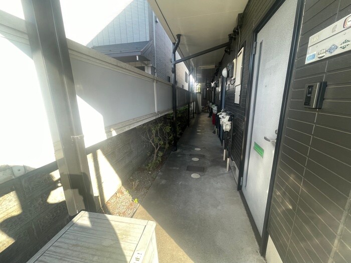 物件外観写真4　(エントランス部分)