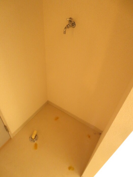 物件内観写真13　(洗濯機置場)