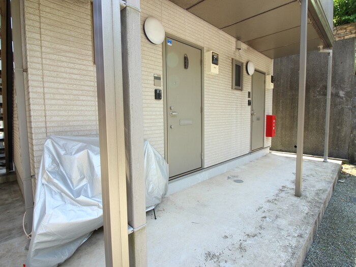 物件外観写真4　(エントランス部分)