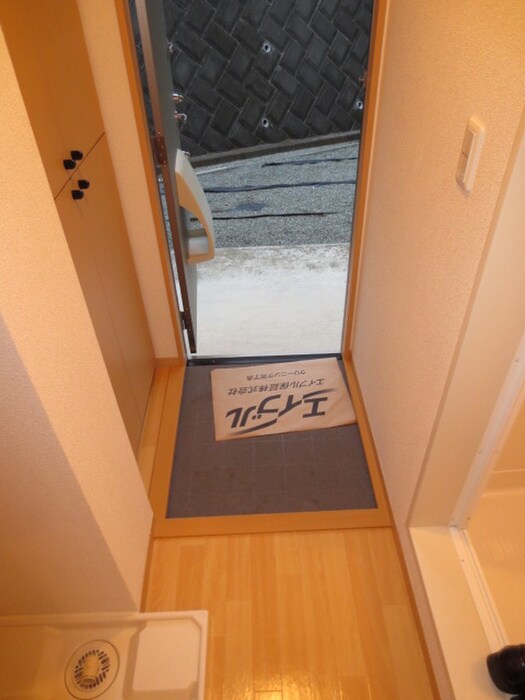 物件内観写真11　(玄関)