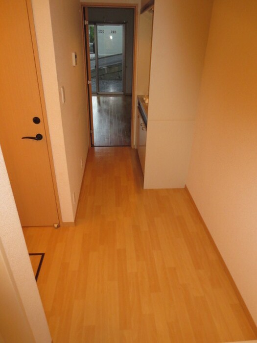 物件内観写真12　(廊下)