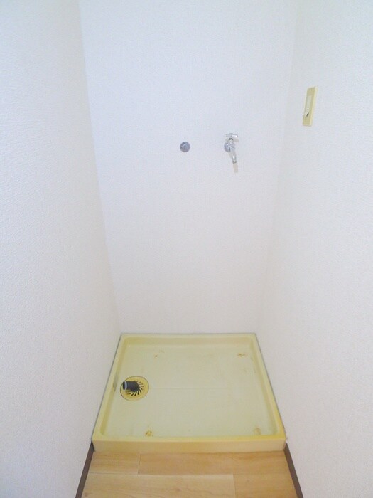 物件内観写真11　(洗濯機置場)