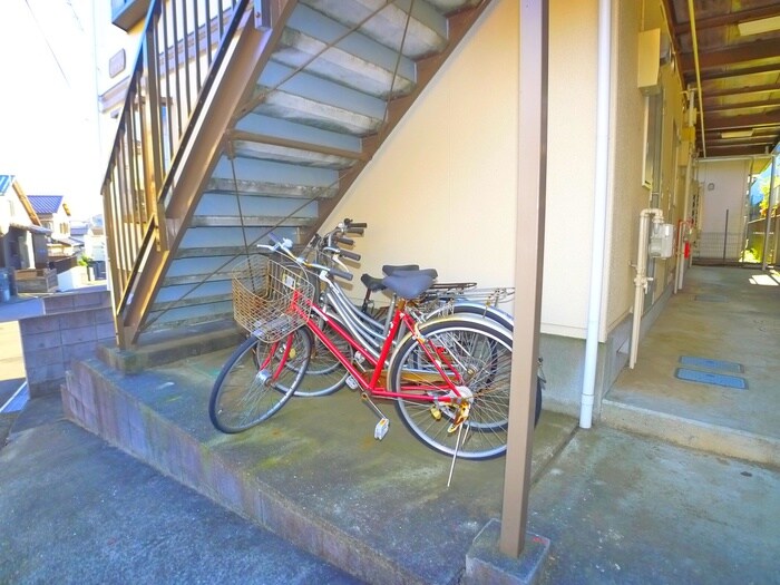 物件外観写真4　(駐輪場)
