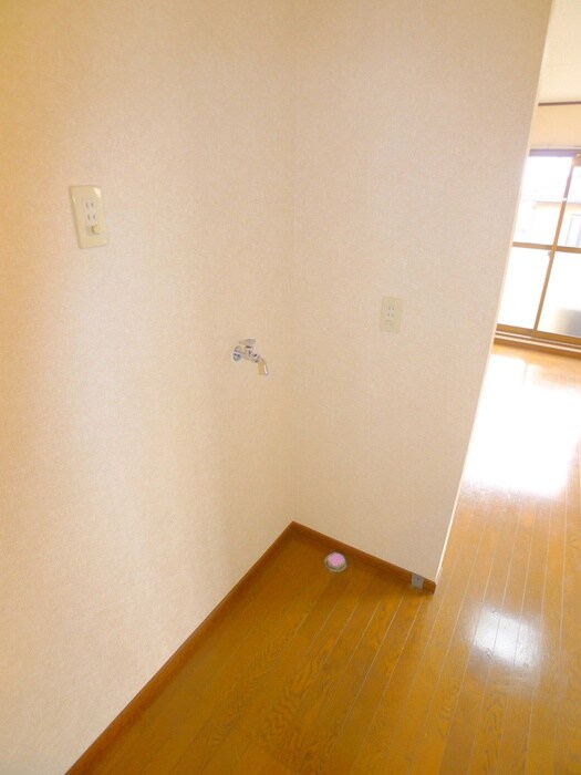 物件内観写真13　(洗濯機置場)