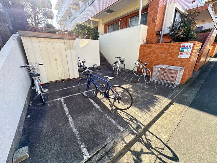物件外観写真6　(駐輪場)