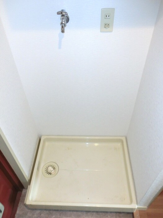 物件内観写真13　(洗濯機置場)