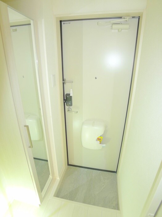 物件内観写真16　(玄関)