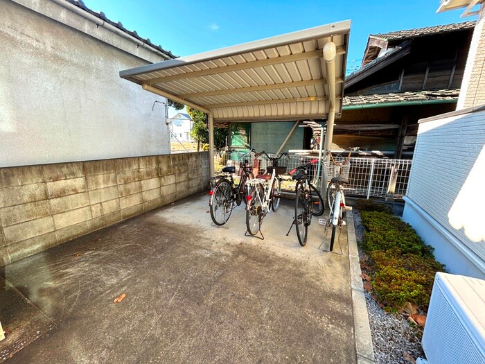 物件外観写真3　(駐輪場)