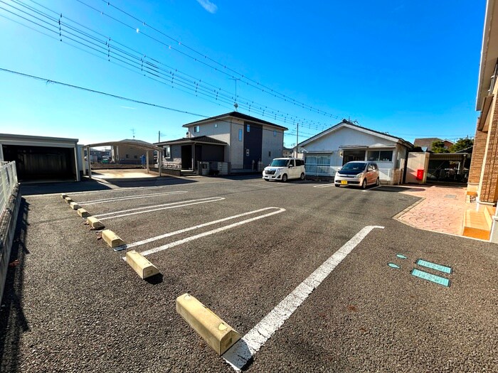 物件外観写真4　(駐車場)