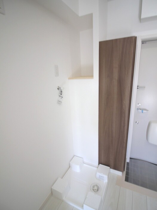 物件内観写真15　(洗濯機置場)