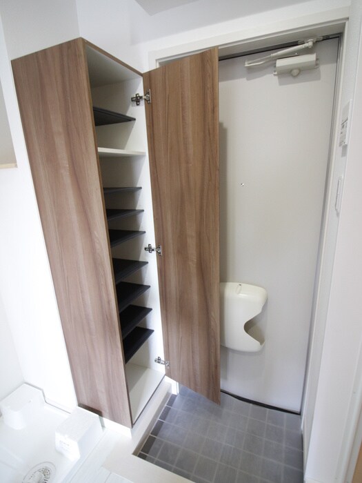 物件内観写真16　(玄関)