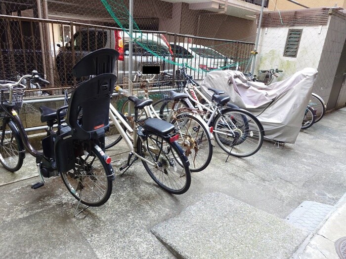 物件外観写真5　(駐輪場)