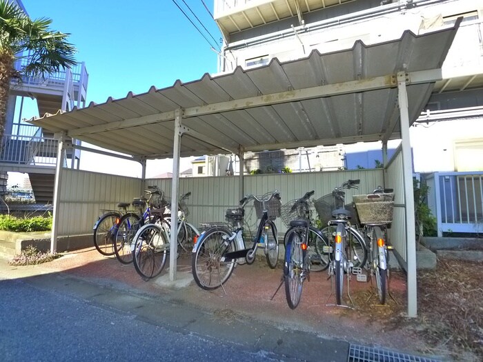 物件外観写真4　(駐輪場)