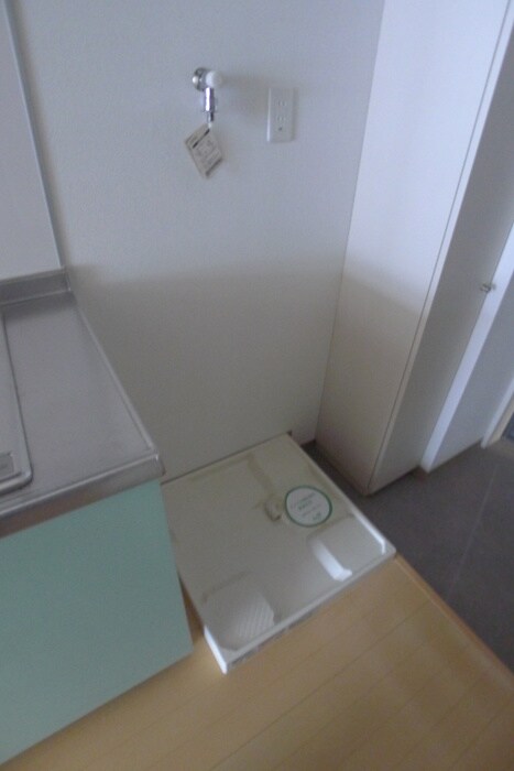 物件内観写真8　(洗濯機置場)