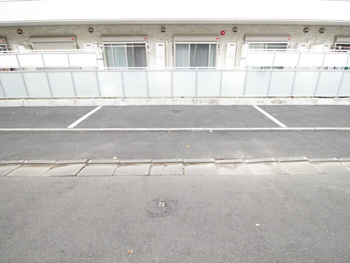 物件外観写真3　(駐車場)