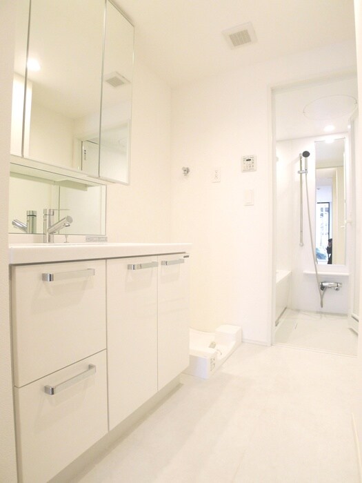 物件内観写真12　(洗濯機置場)