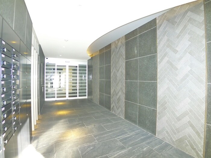 物件外観写真4　(エントランス部分)