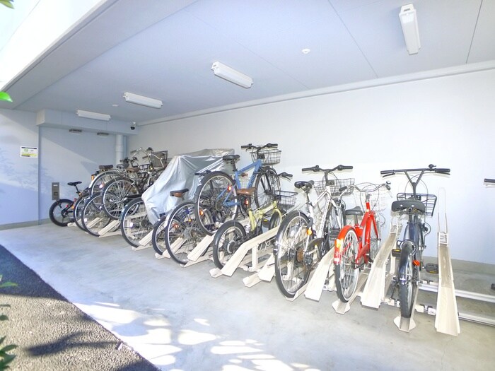 物件外観写真6　(駐輪場)