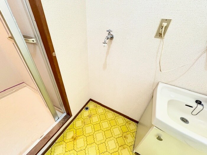 物件内観写真12　(洗濯機置場)