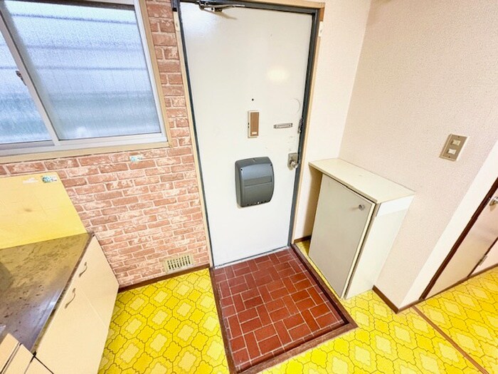 物件内観写真16　(玄関)