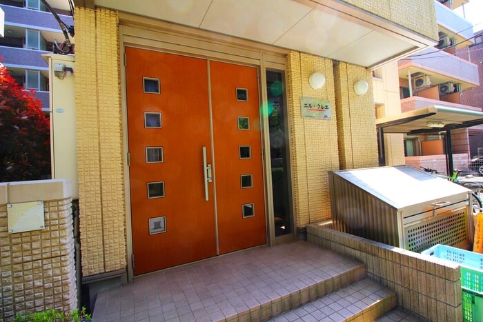 物件外観写真3　(エントランス部分)