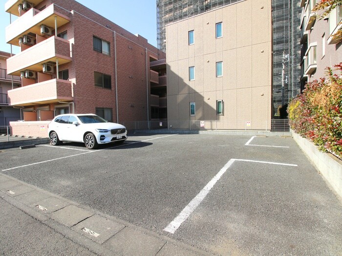 物件外観写真5　(駐車場)