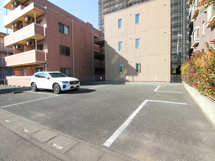 物件外観写真5　(駐車場)