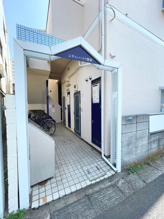 物件外観写真4　(エントランス部分)