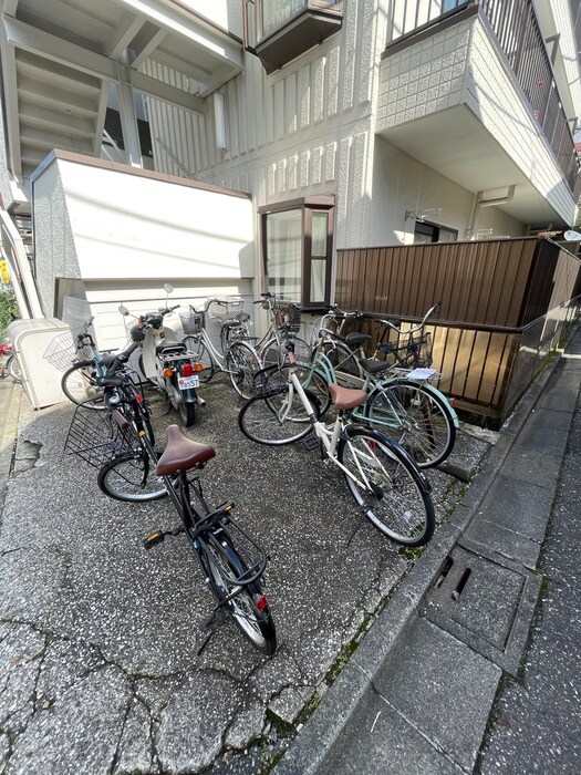 物件外観写真3　(駐輪場)