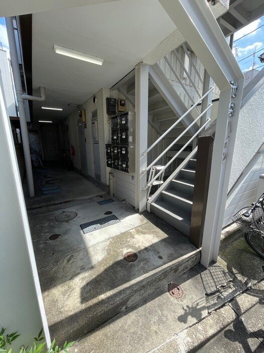 物件外観写真4　(エントランス部分)