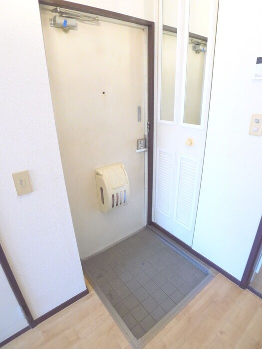 物件内観写真16　(玄関)