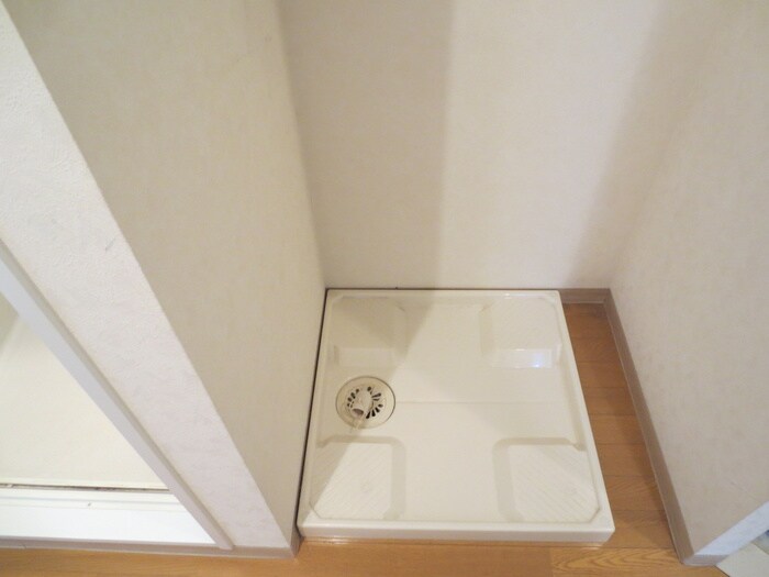 物件内観写真8　(洗濯機置場)