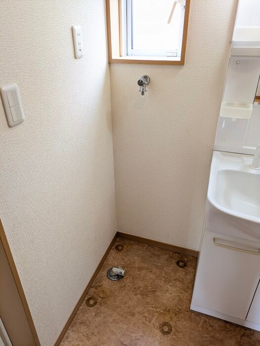 物件内観写真10　(洗濯機置場)